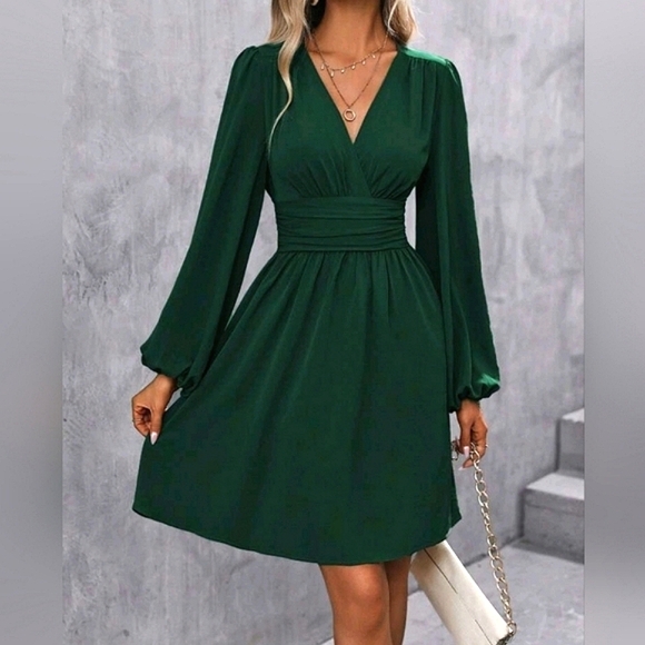NEW Chic Ruched Waist Lantern Sleeve Dress Dark Green - Picture 3 of 9